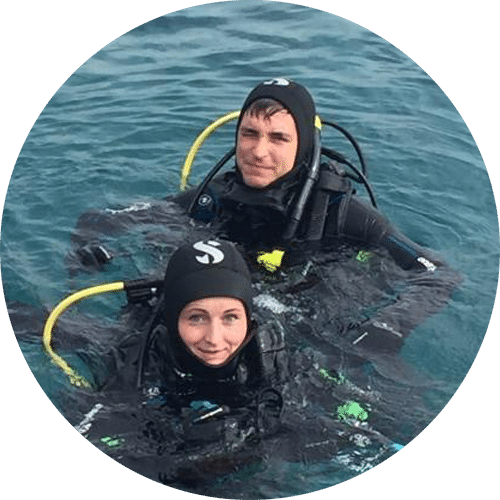 Taucher an der Wasseroberfläche